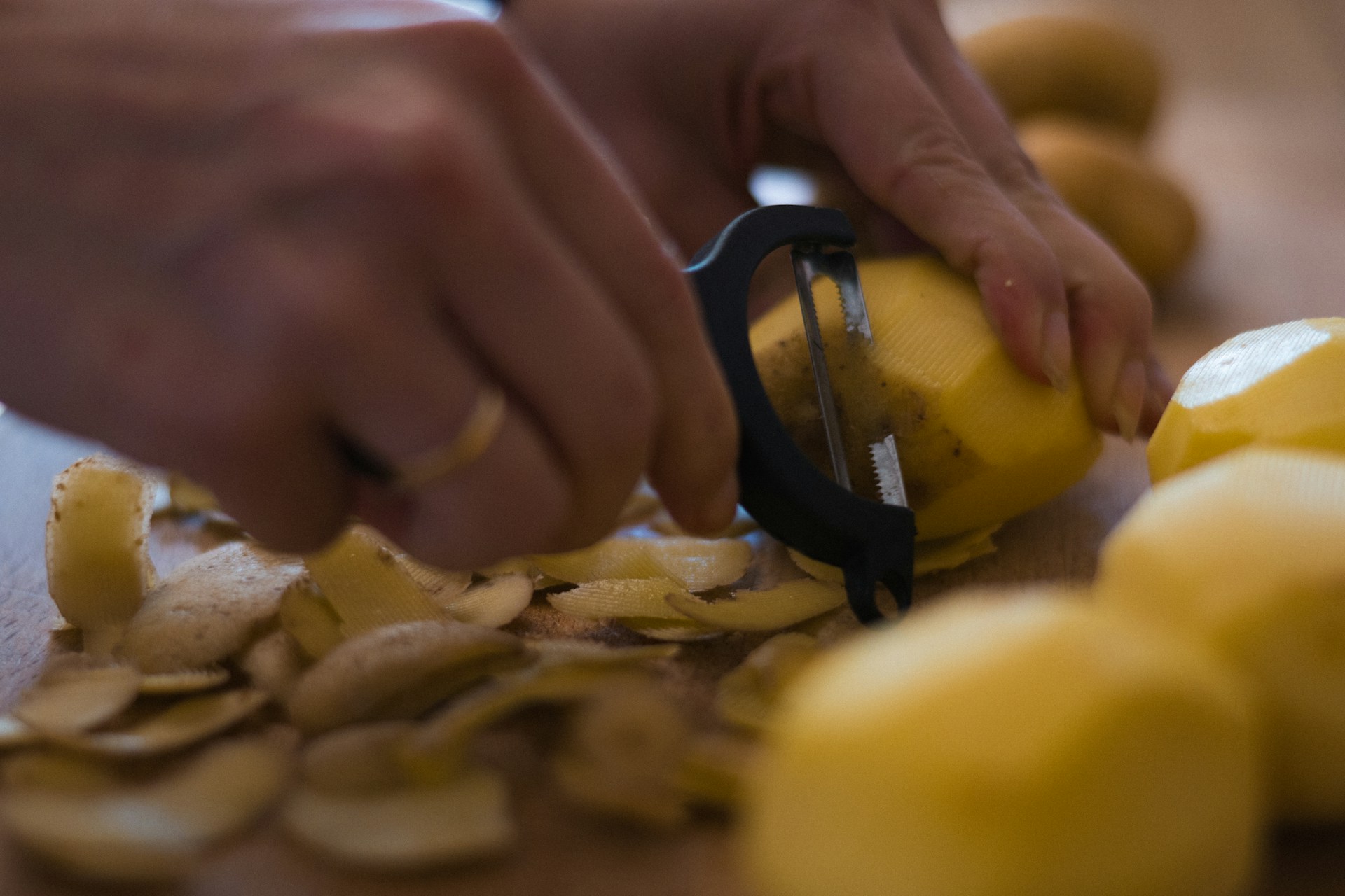 Bedste elektriske kartoffelskræller i test